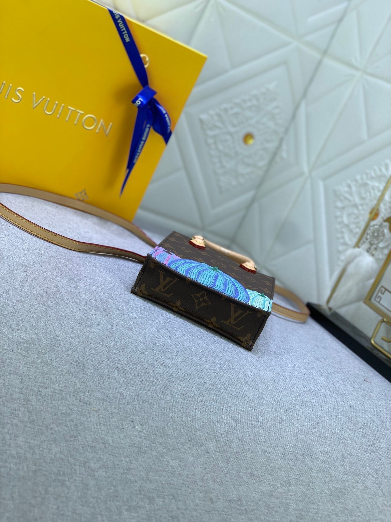 Luxury Bags Louis Vuitton  821