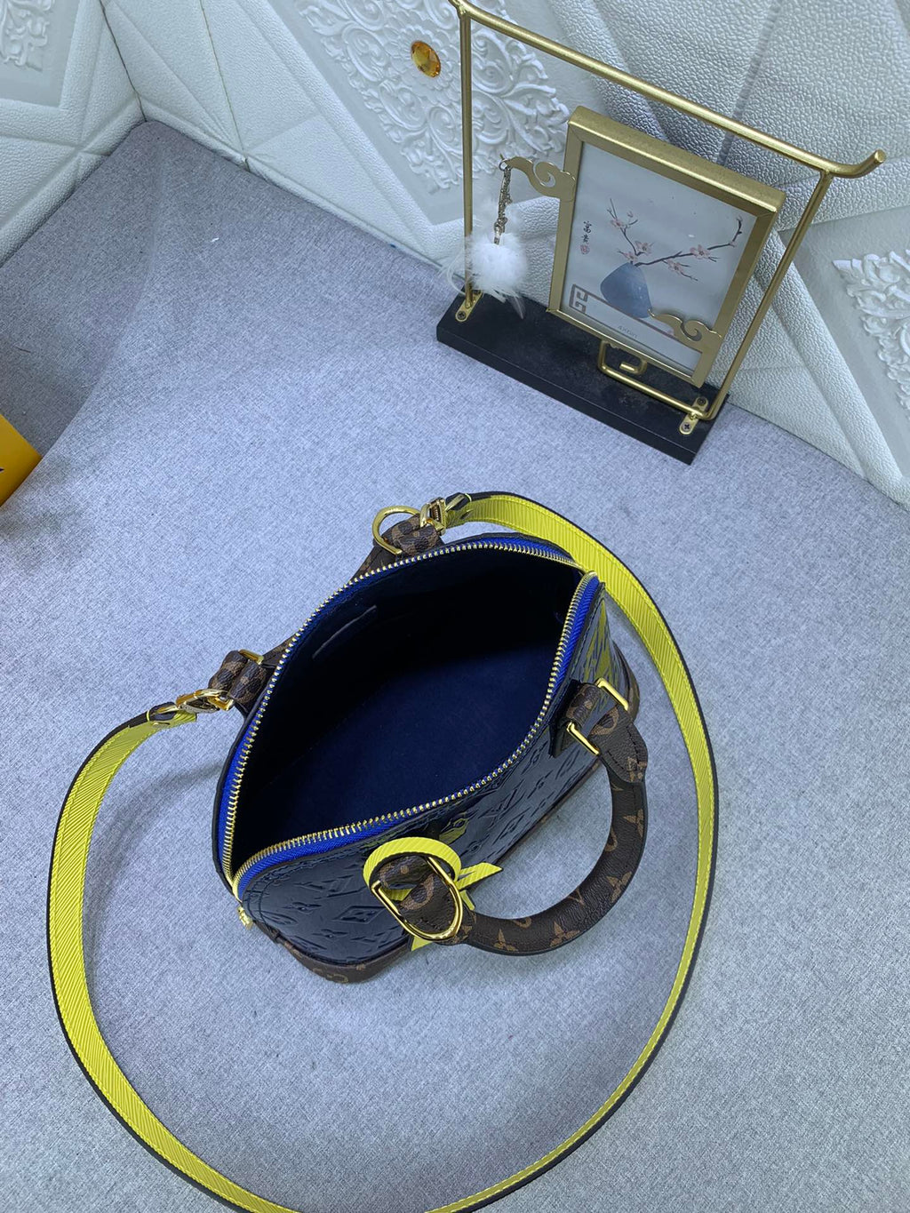 Luxury Bags Louis Vuitton  835
