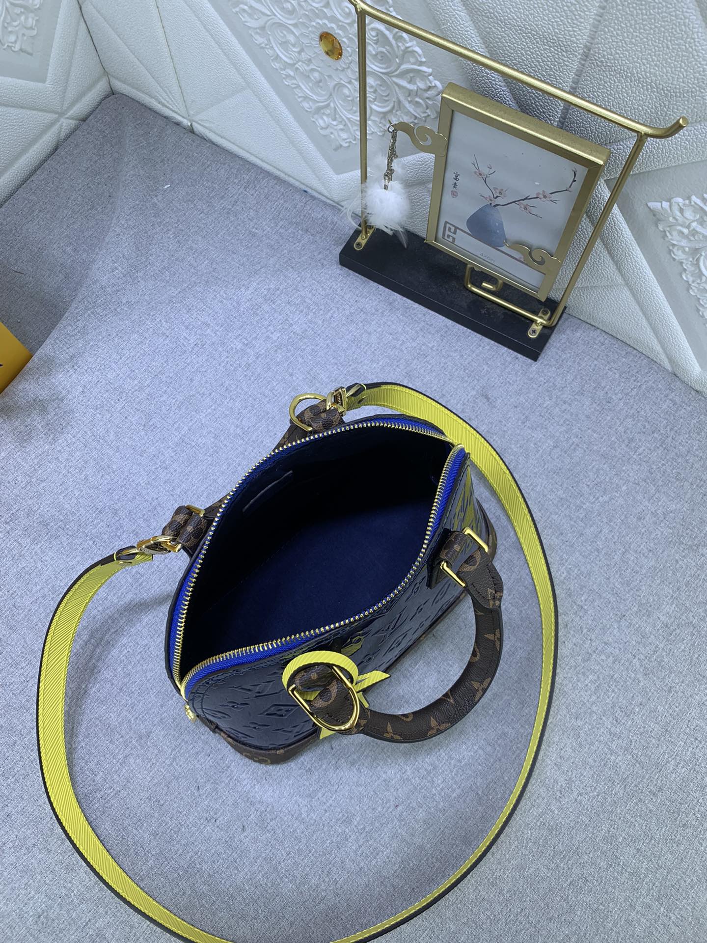 Luxury Bags Louis Vuitton  835