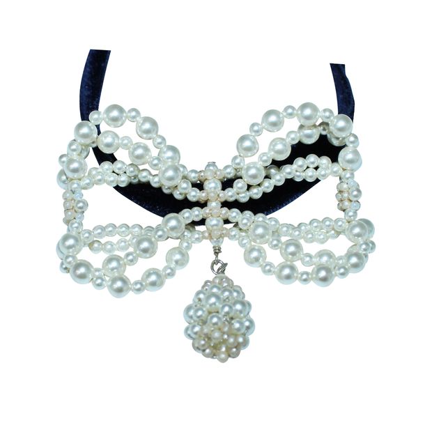 CHANEL Navy Blue Velvet Choker With Faux Pearls