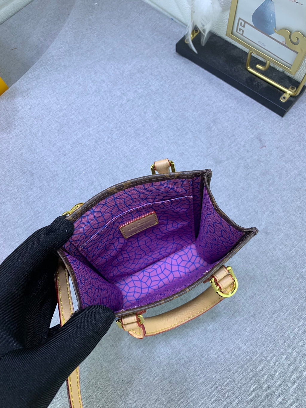 Luxury Bags Louis Vuitton  821