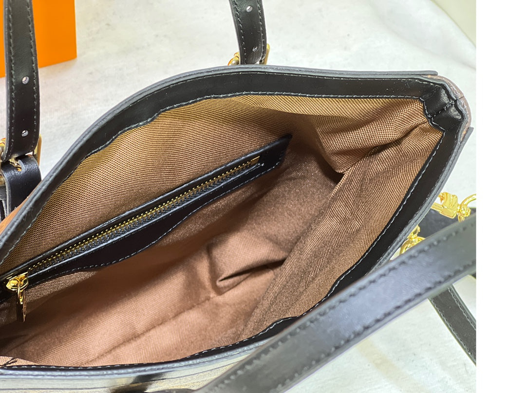 Luxury Bags Louis Vuitton  765