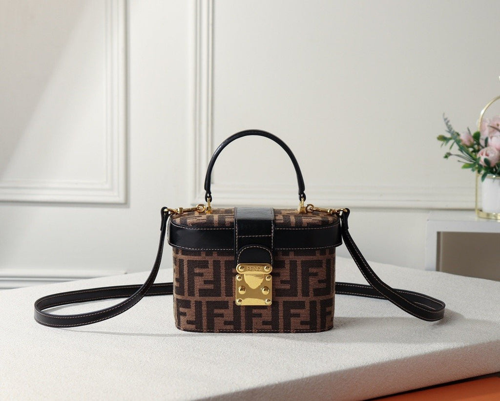 Designer Handbags Fendi 073