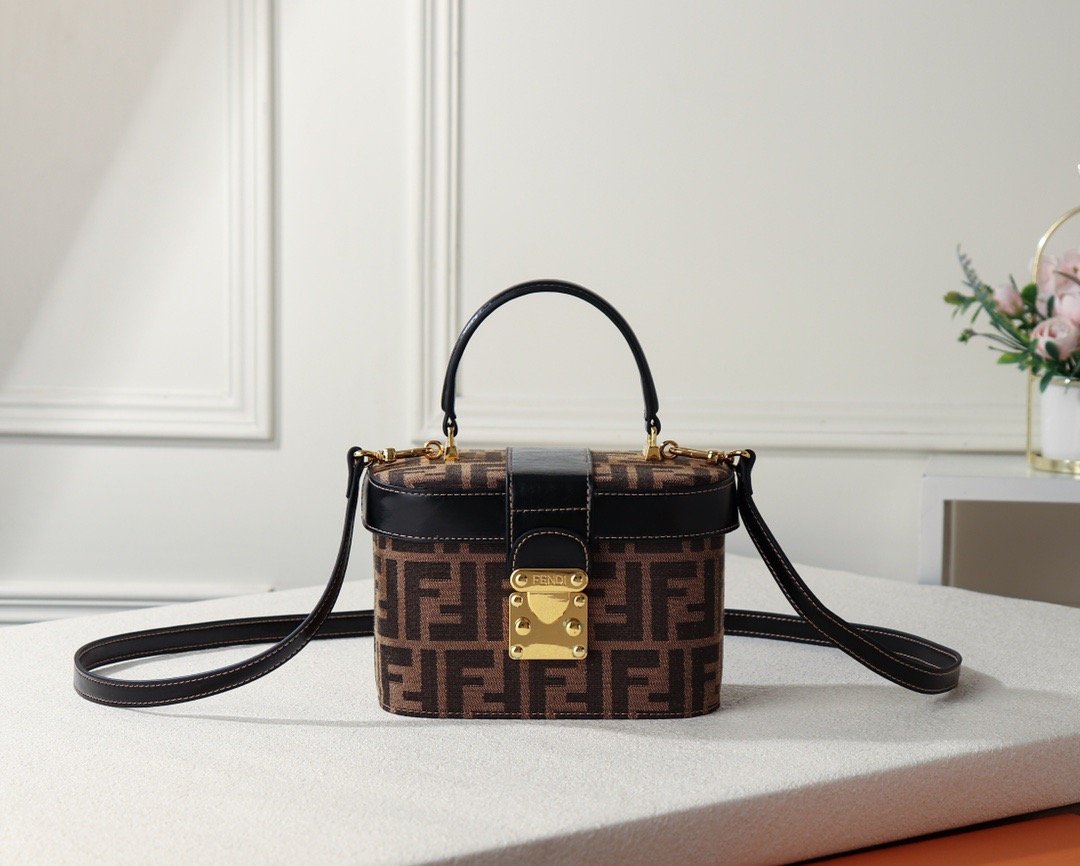 Designer Handbags Fendi 073