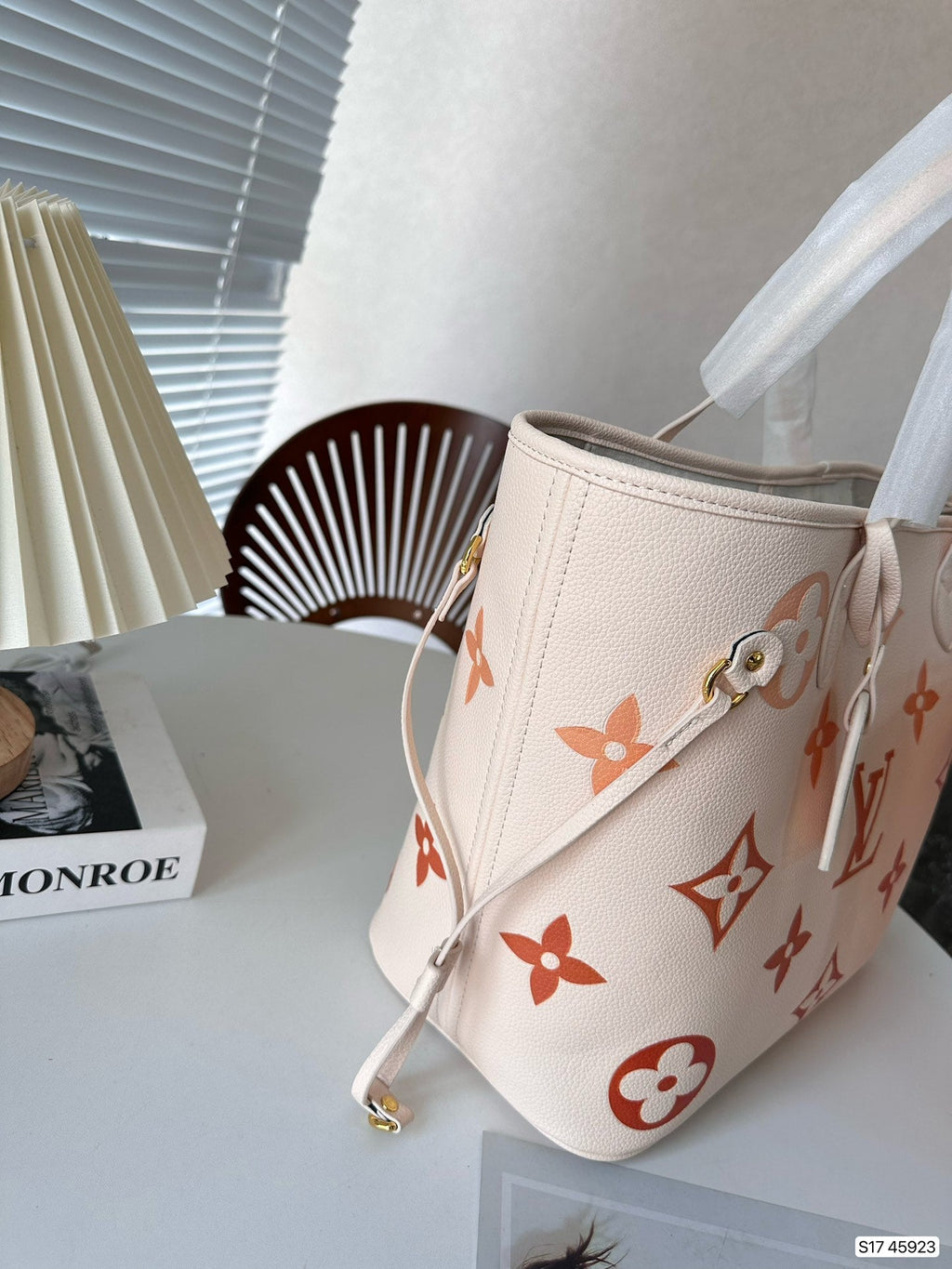 Luxury Bags Louis Vuitton  843