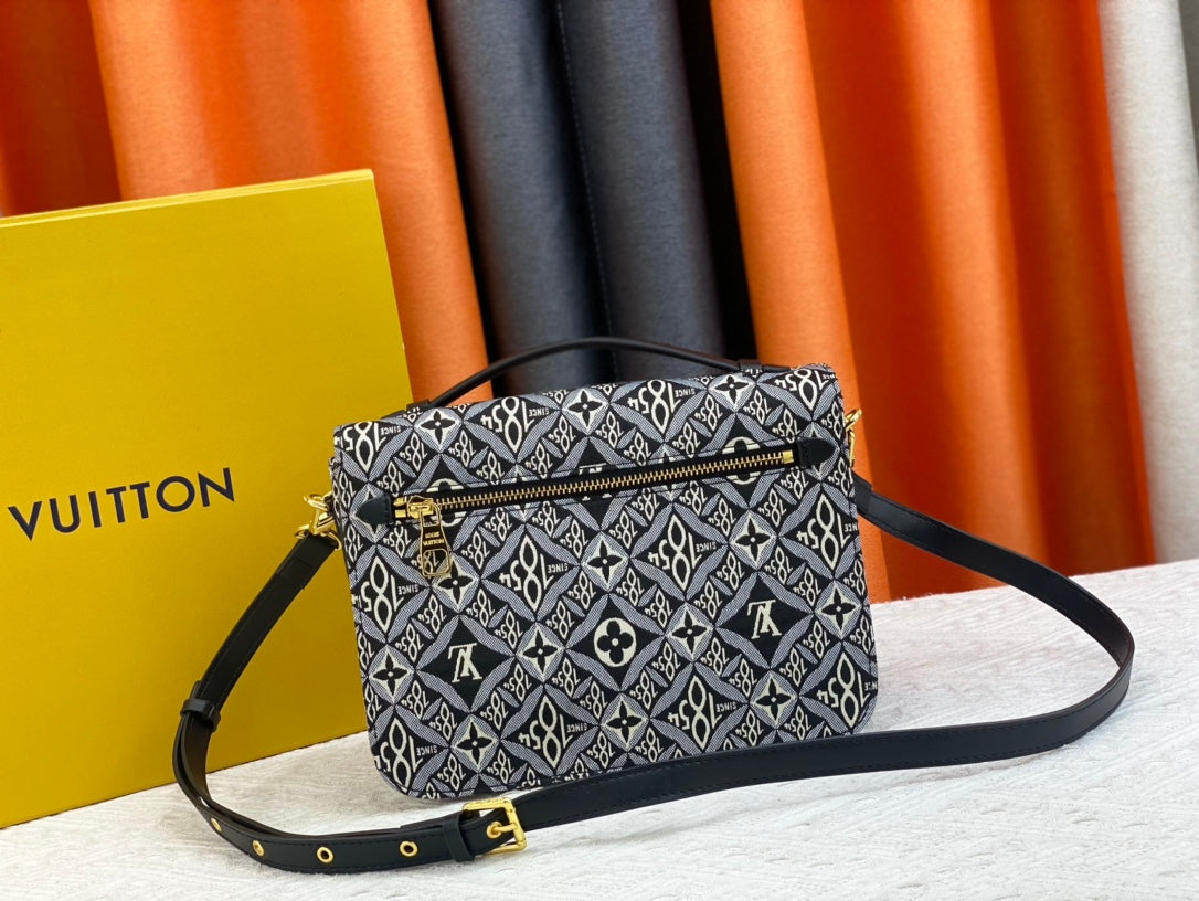 Luxury Bags Louis Vuitton  800