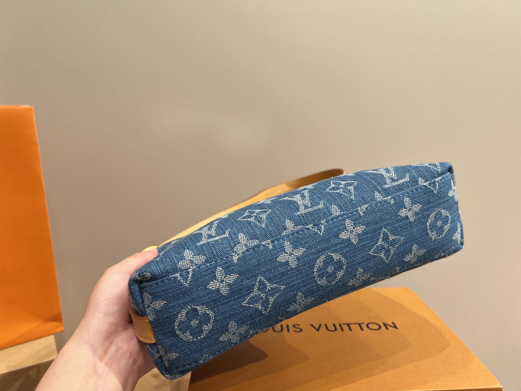 Luxury Bags Louis Vuitton  758