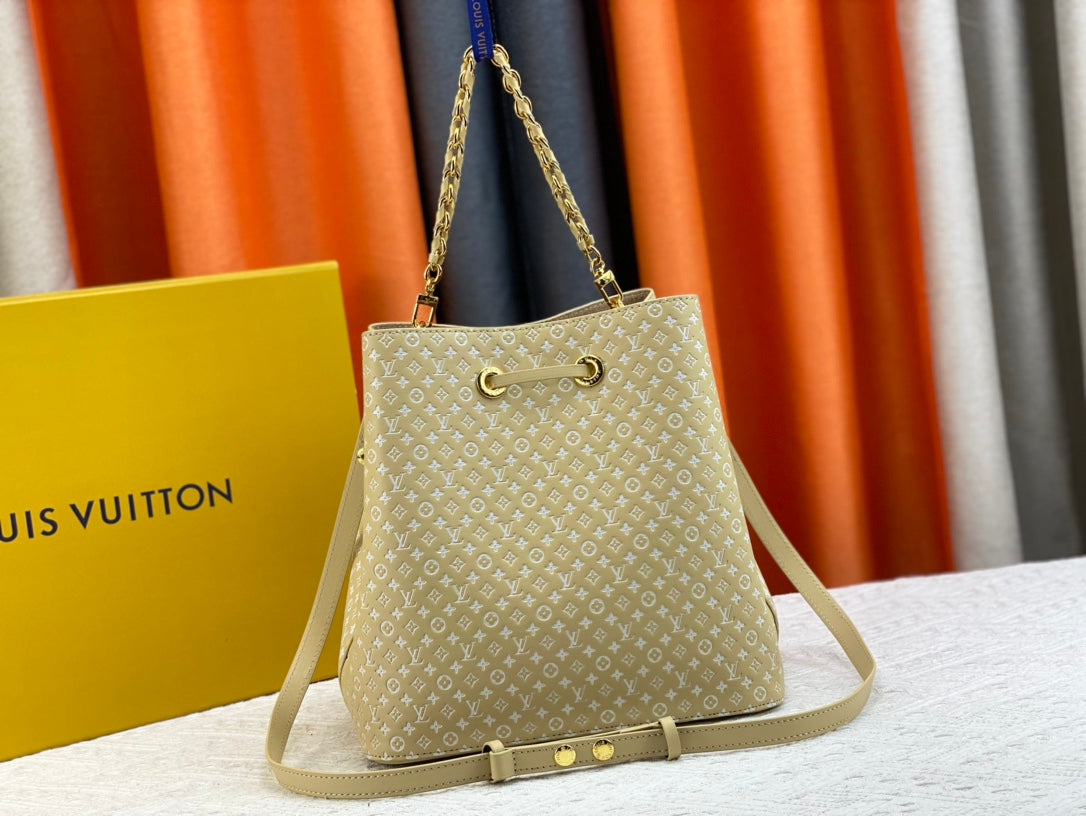 Luxury Bags Louis Vuitton  872