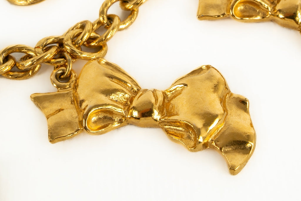 Collier dor�� Chanel