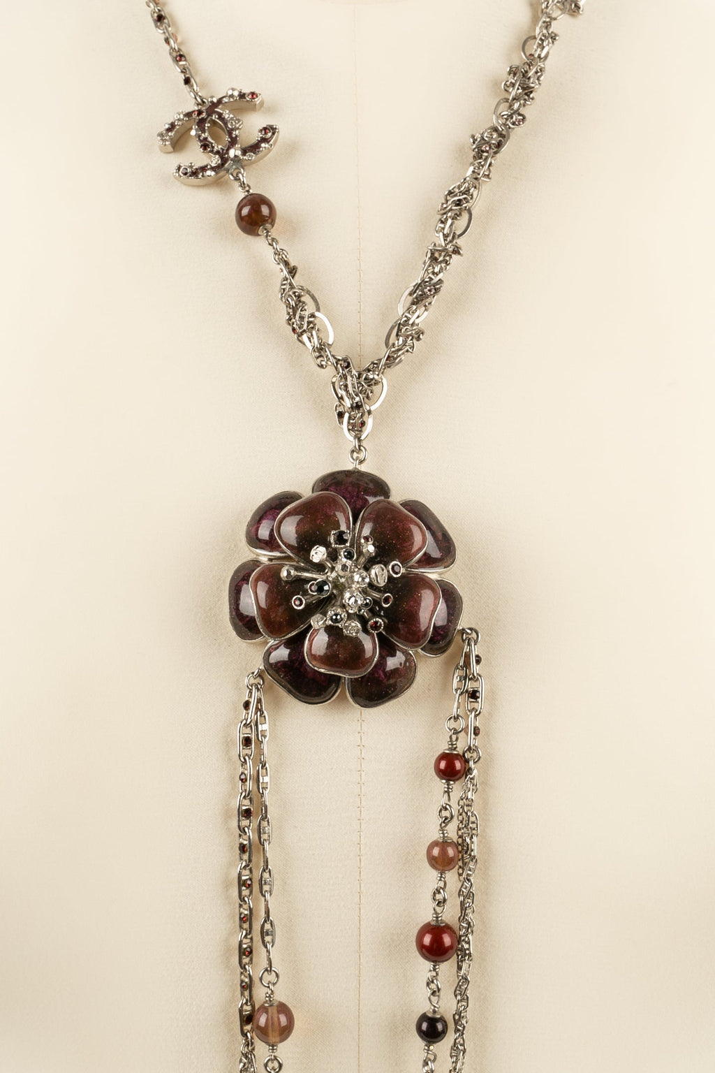 Collier cam��lia Chanel