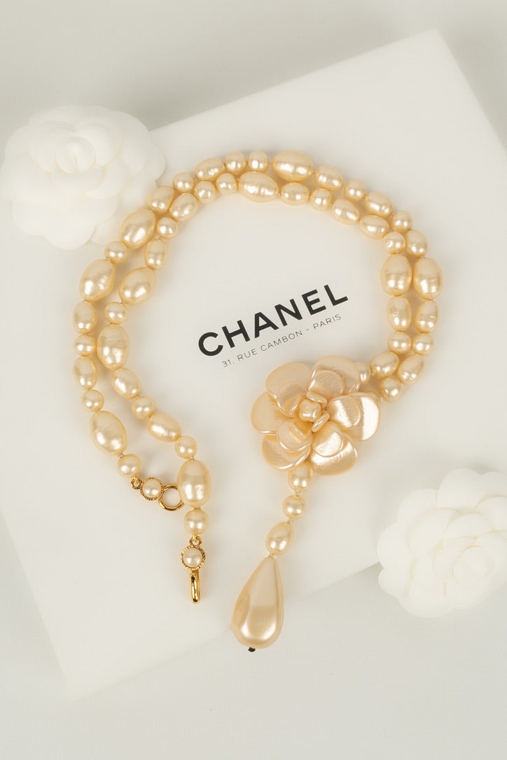 Collier cam��lia Chanel Printemps 1999