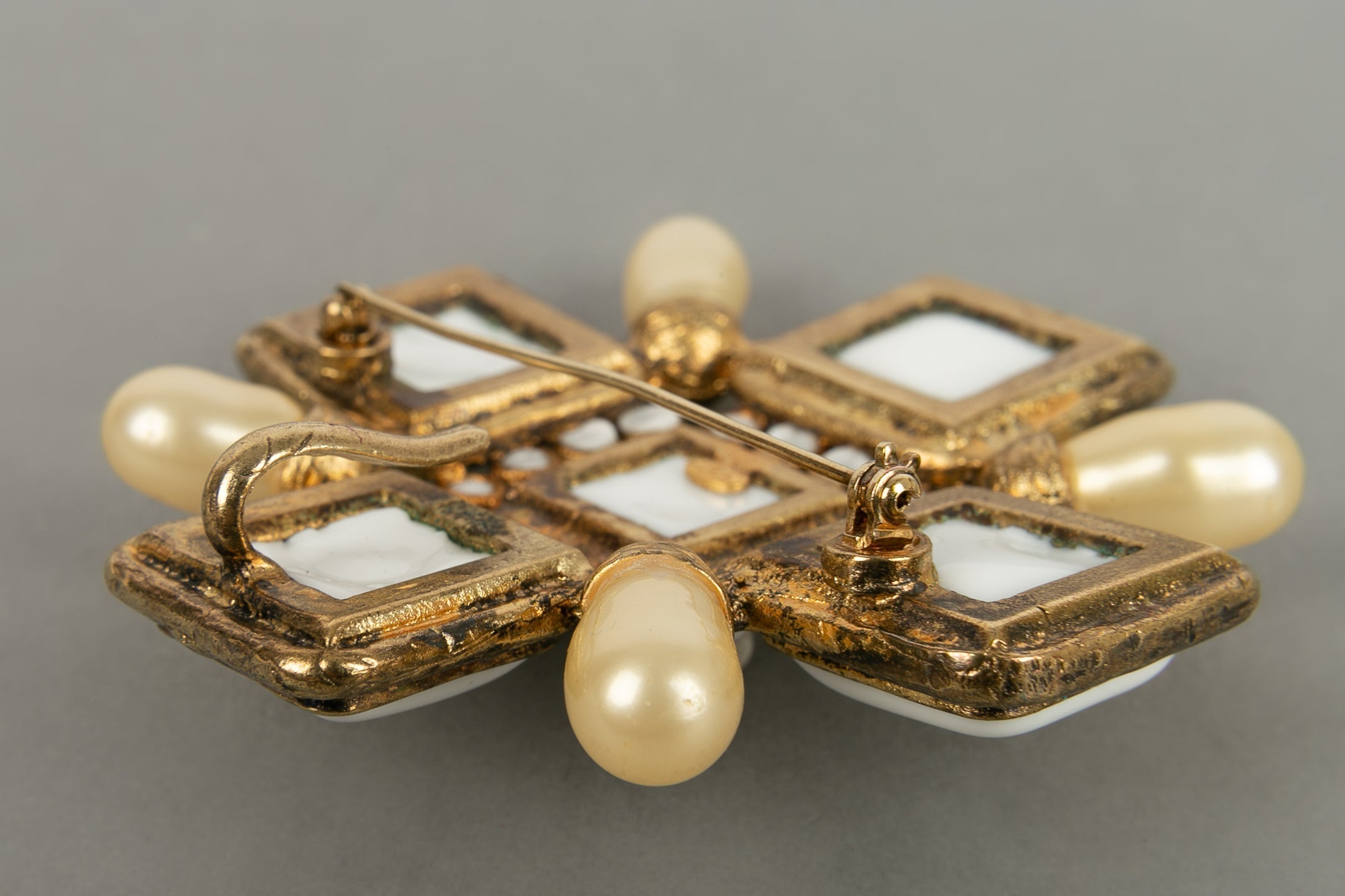 Collier croix Chanel