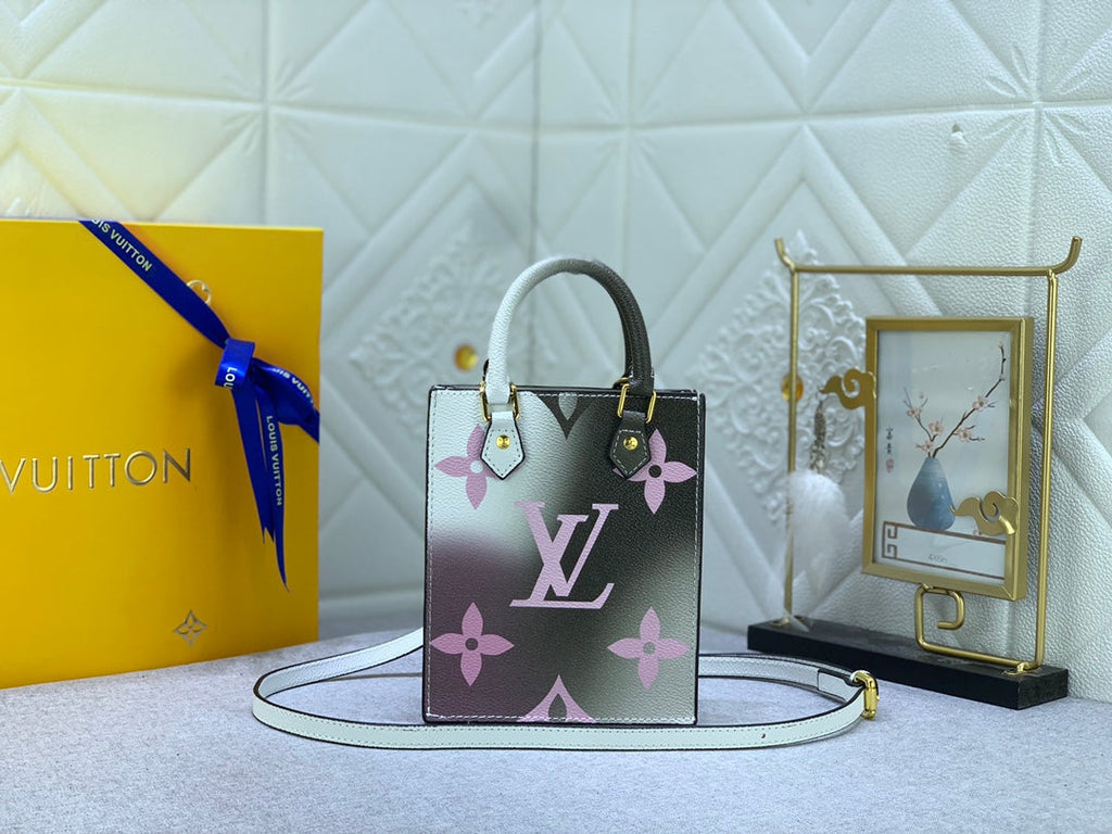 Luxury Bags Louis Vuitton  823
