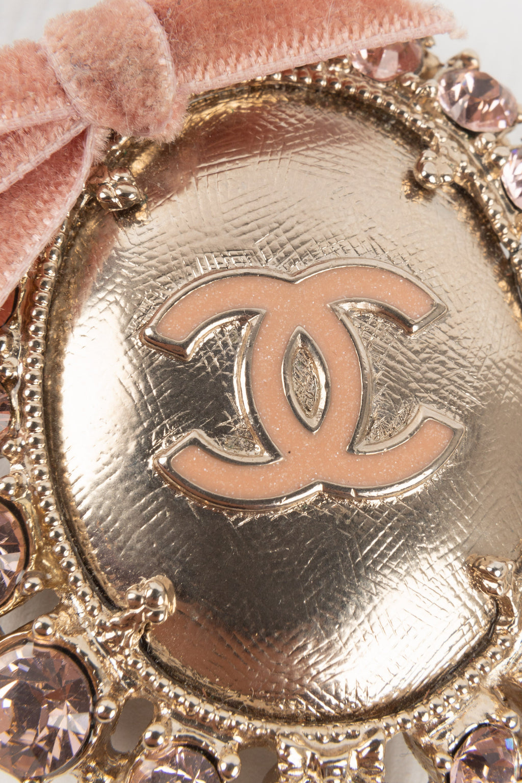 Broche médaillon Chanel