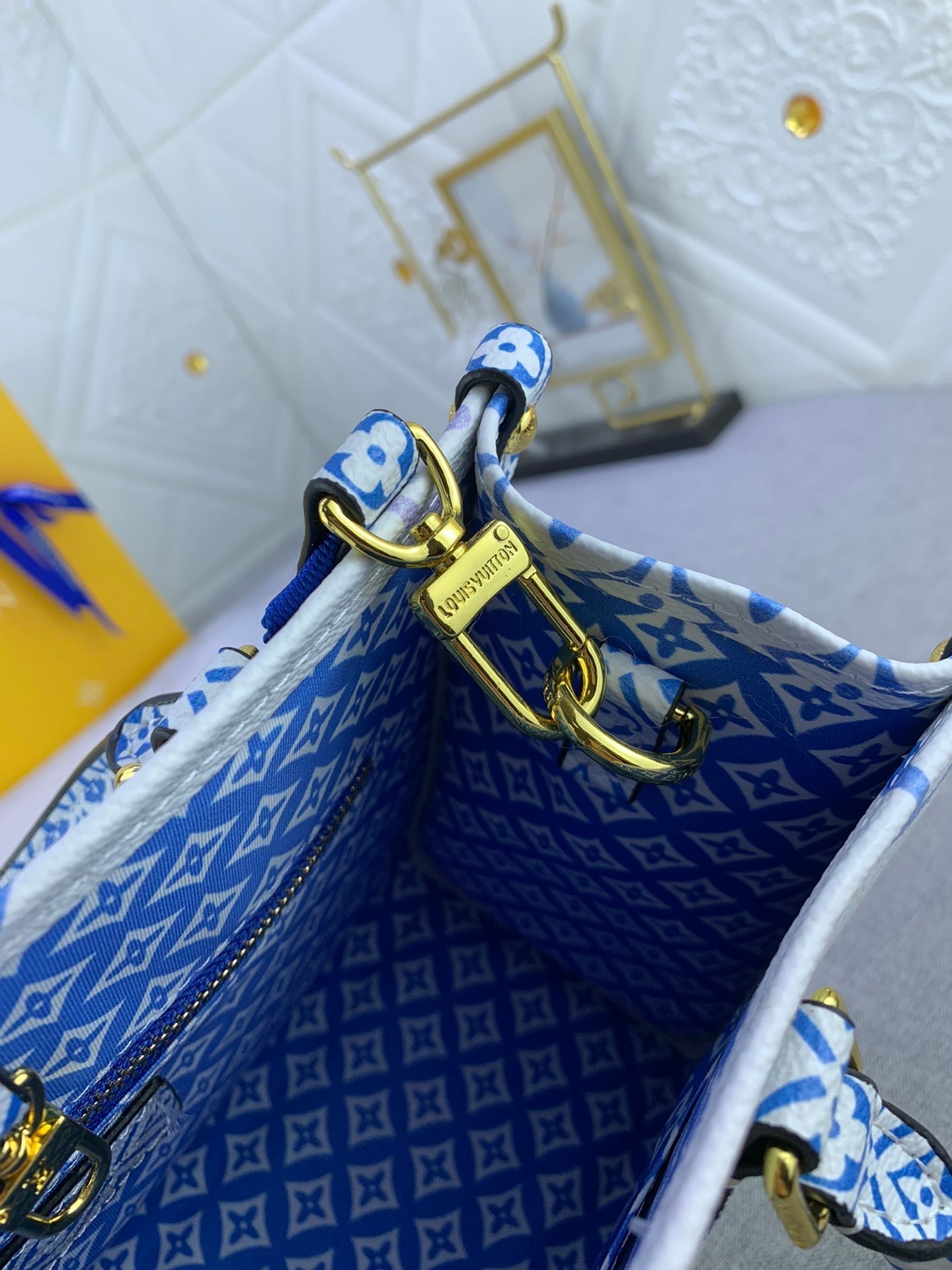 Luxury Bags Louis Vuitton  820
