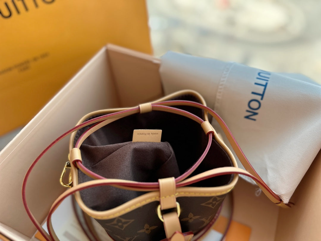 Luxury Bags Louis Vuitton  727