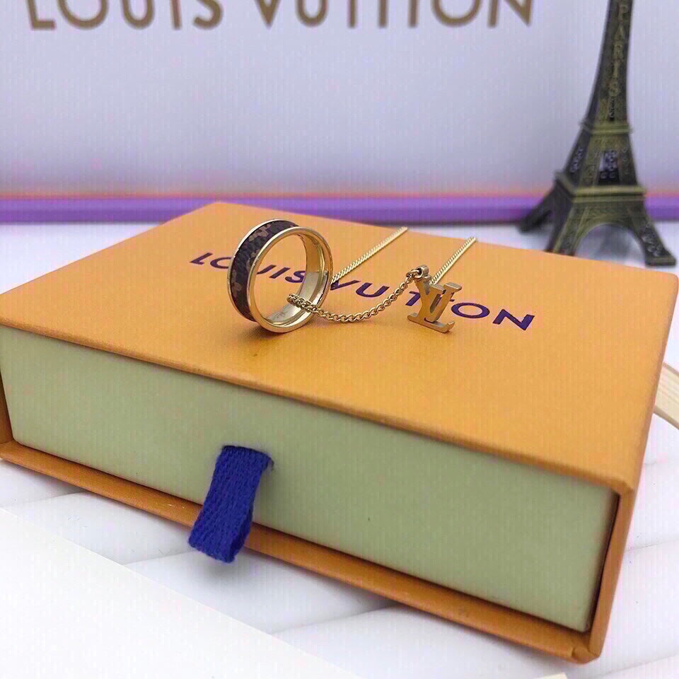 BG - Holiday Necklace louis vuitton001
