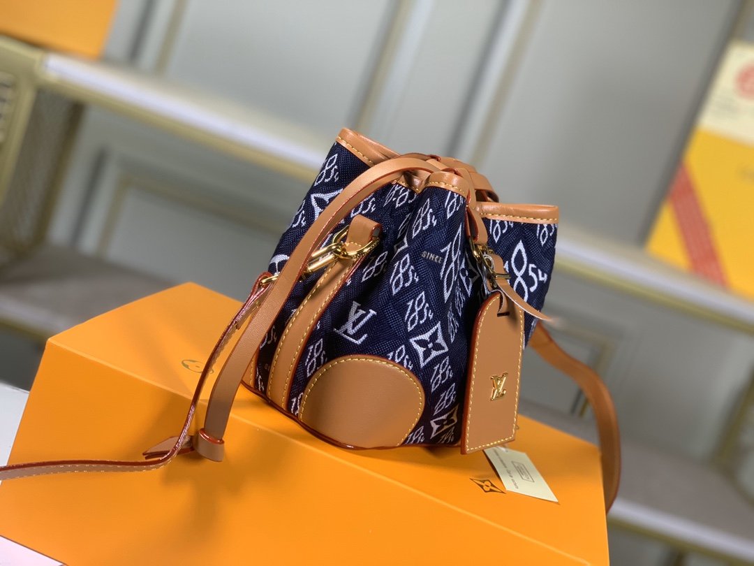 Designer Handbags louis vuitton 099