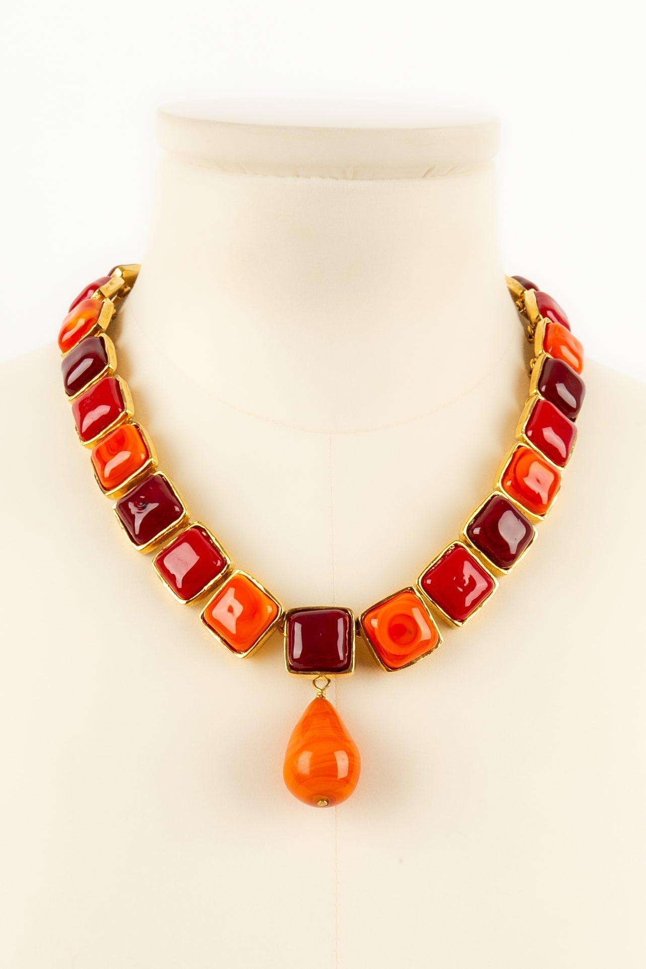 Collier en p��te de verre Chanel 1990s