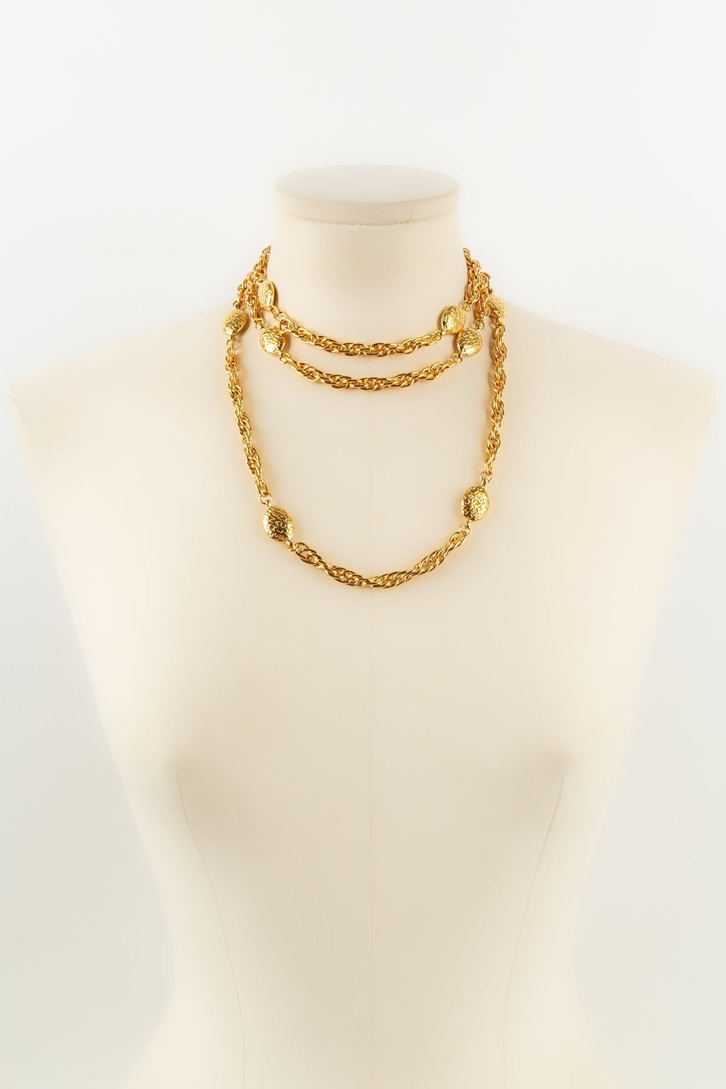 Collier / sautoir en m��tal dor�� Chanel