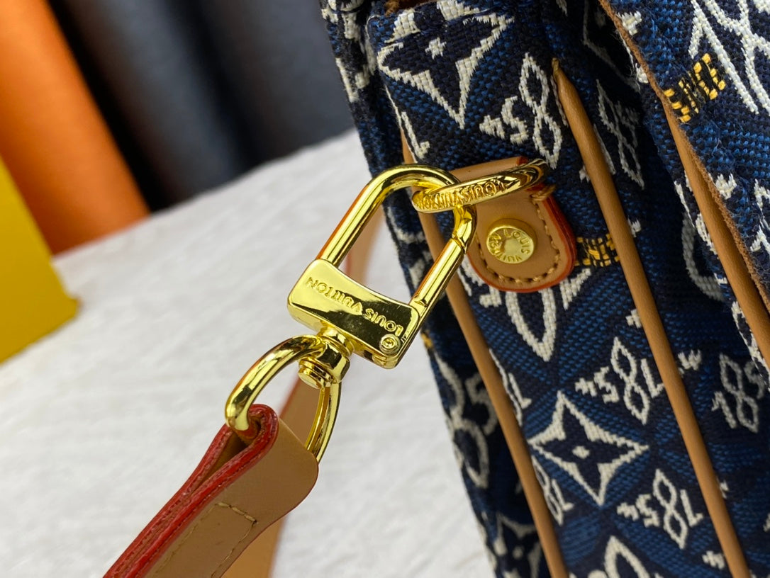 Luxury Bags Louis Vuitton  802