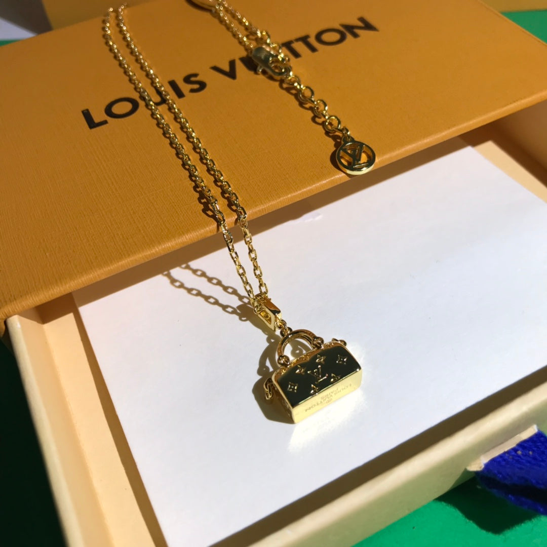 BG - Holiday Necklace louis vuitton027