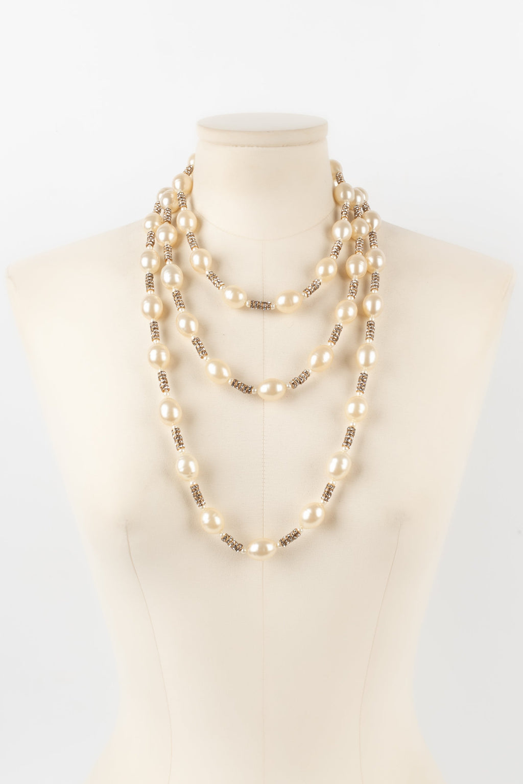Collier de perles nacr��es Chanel 1990s