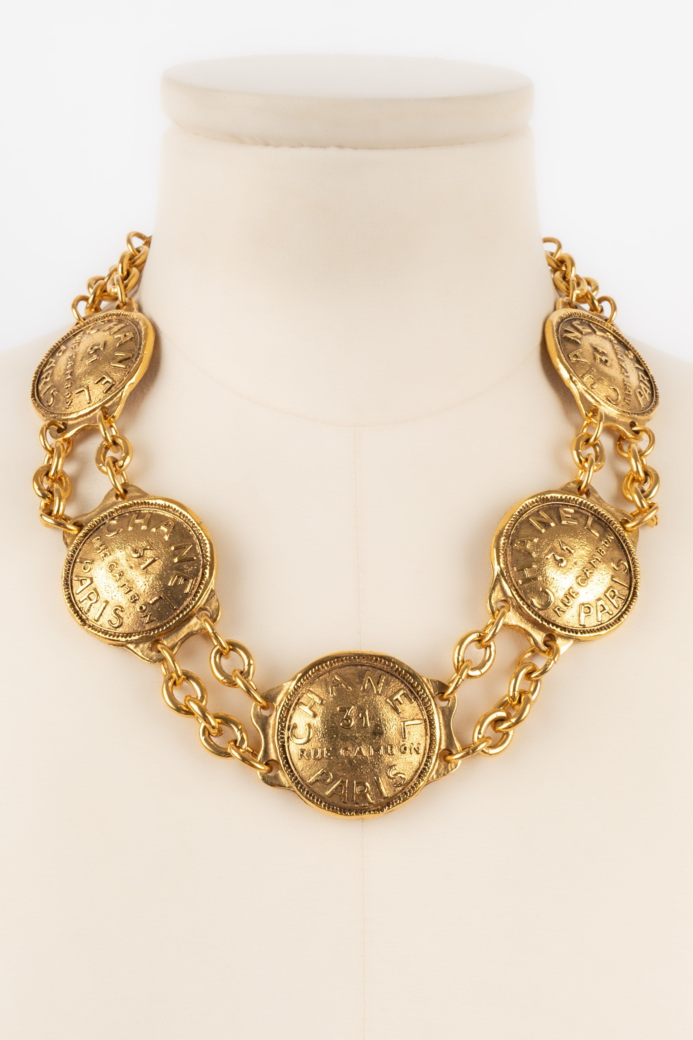 Collier court en m��tal dor�� Chanel