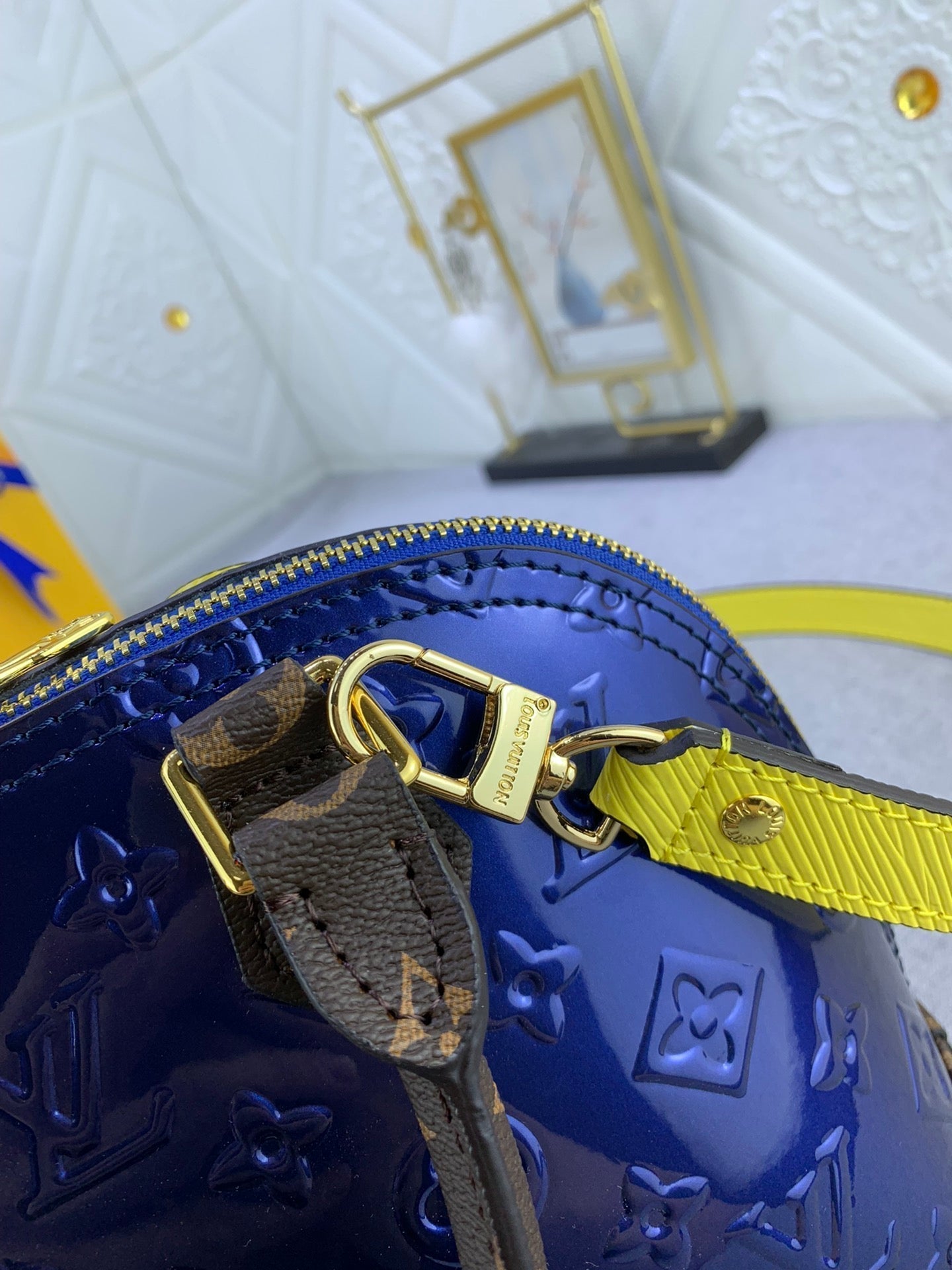 Luxury Bags Louis Vuitton  835