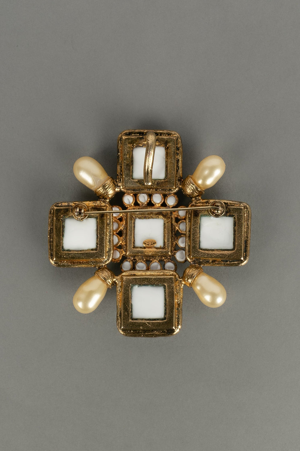Collier croix Chanel