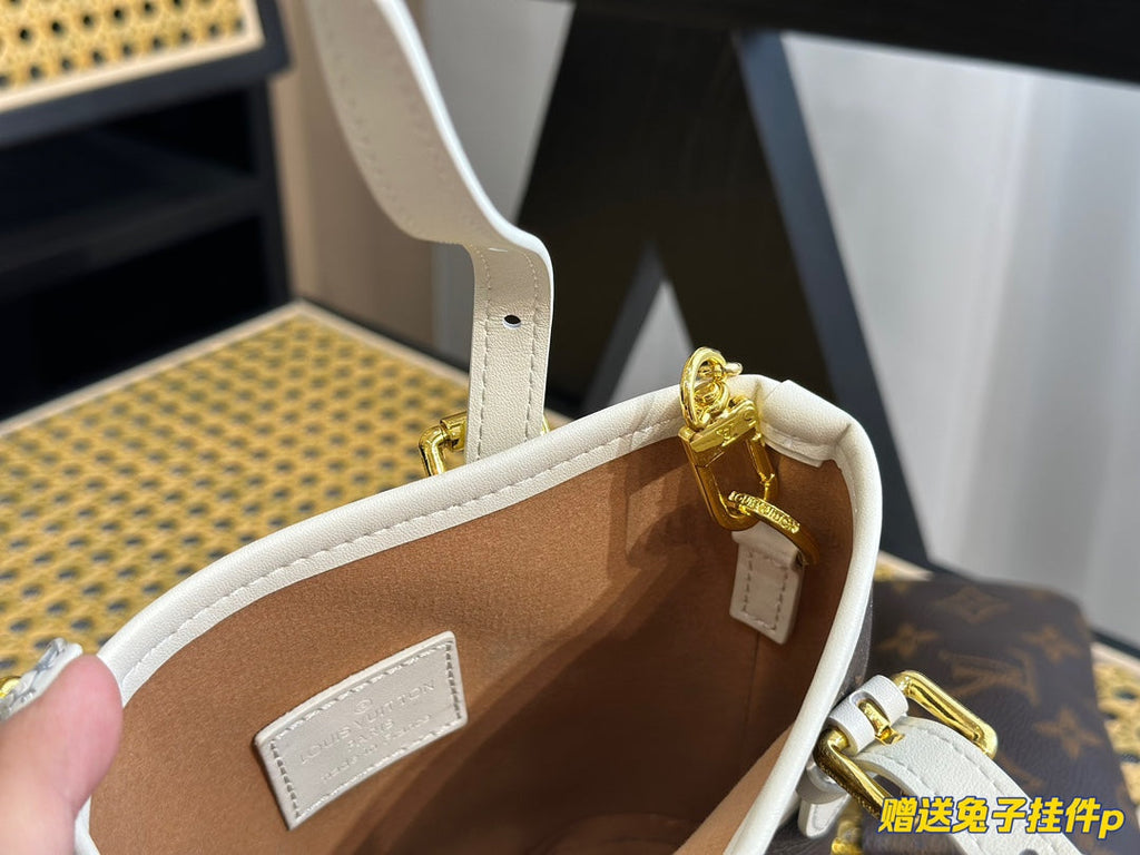 Luxury Bags Louis Vuitton  725