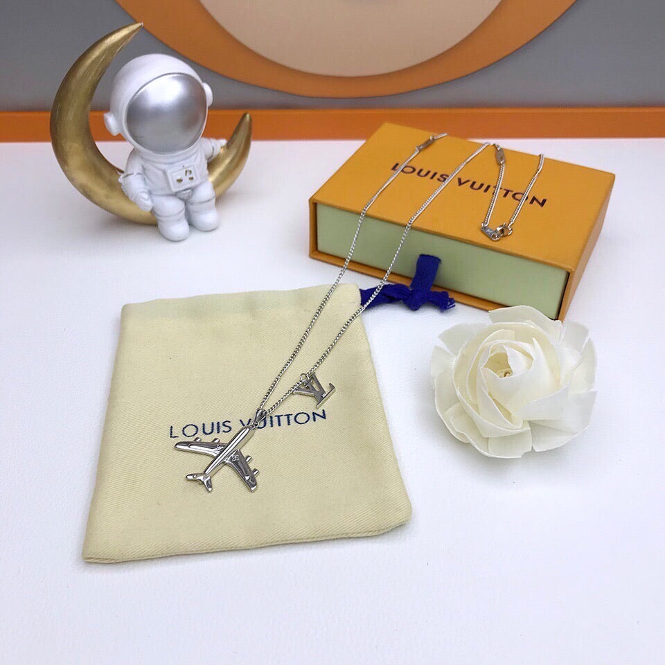 BG - Holiday Necklace louis vuitton013