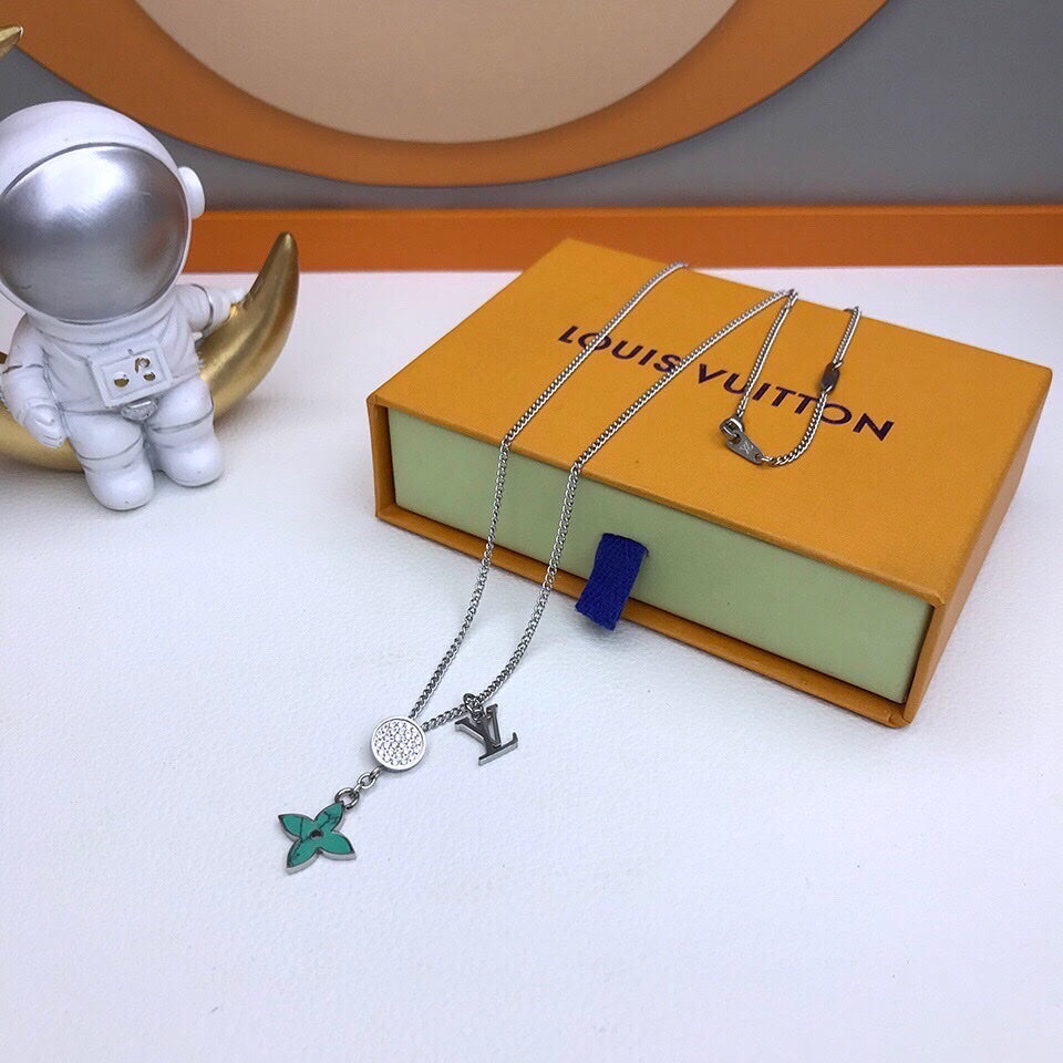 BG - Holiday Necklace louis vuitton007