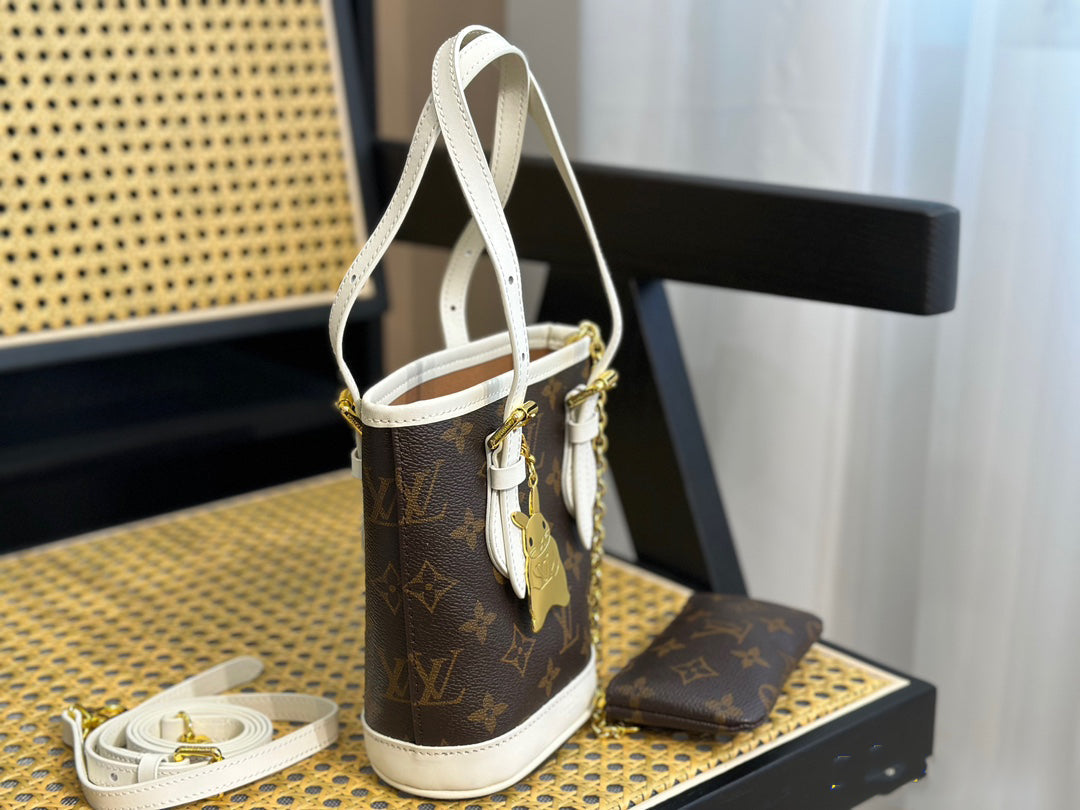 Luxury Bags Louis Vuitton  725