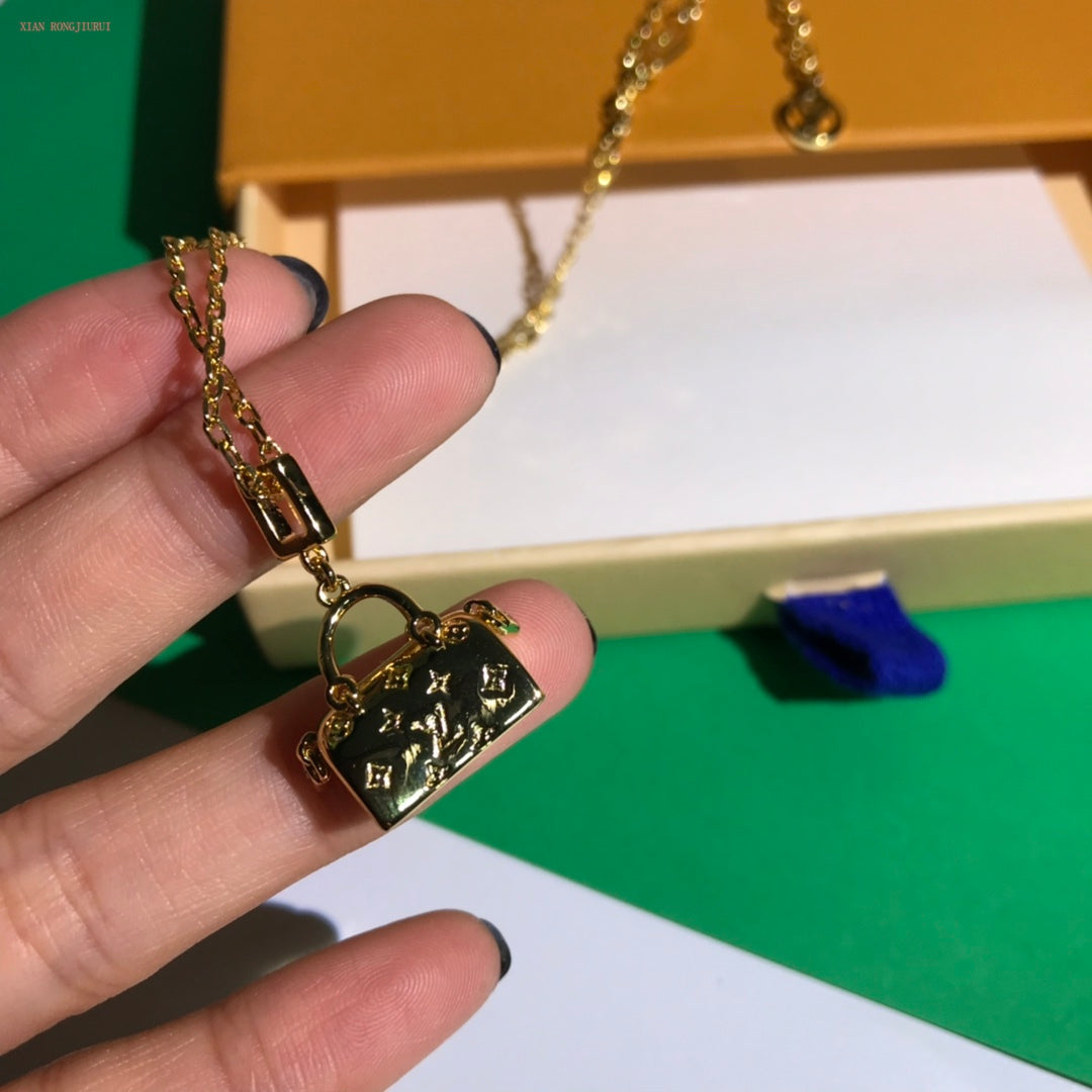 BG - Holiday Necklace louis vuitton031