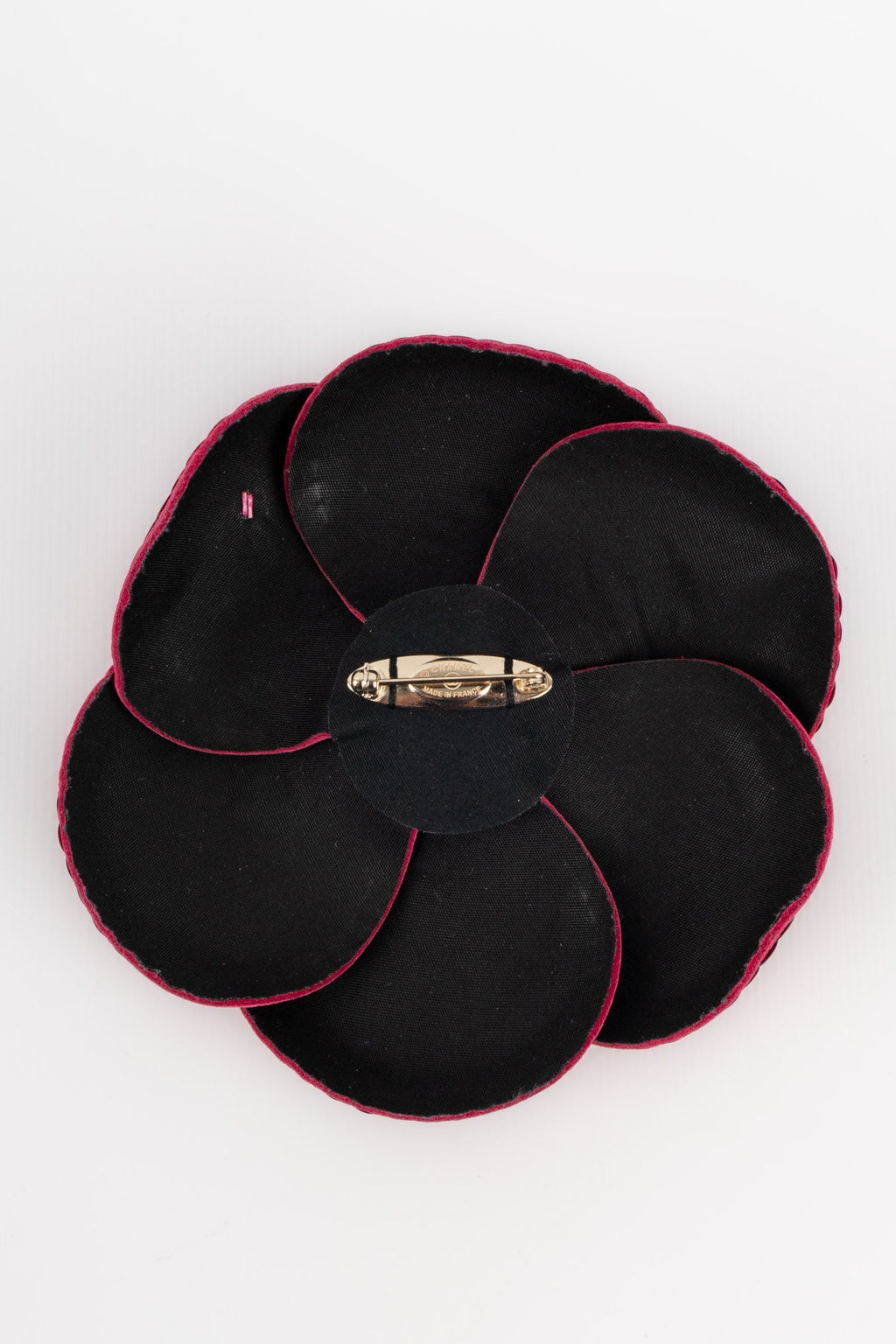 Broche camélia en cuir Chanel