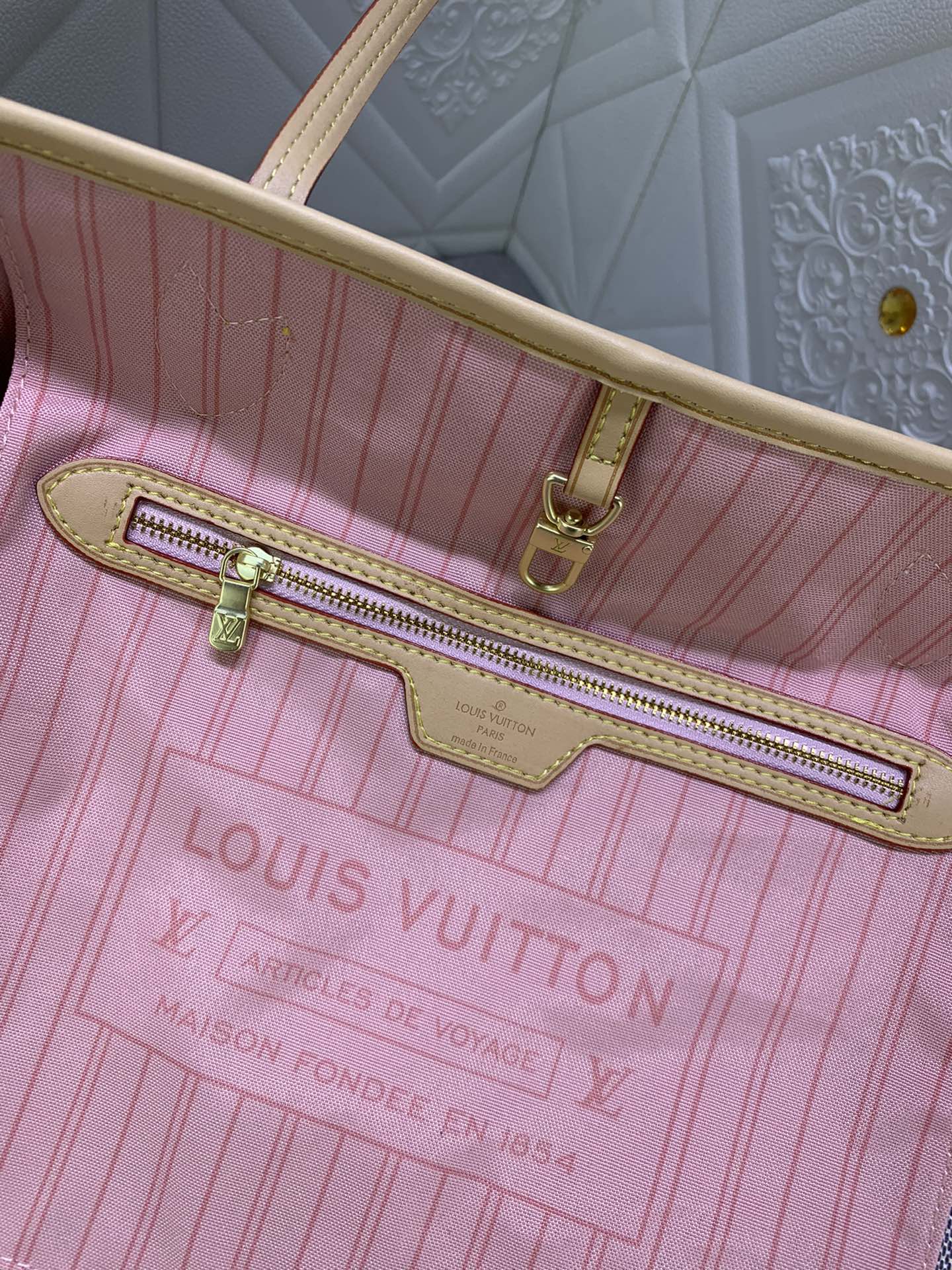 Luxury Bags Louis Vuitton  809