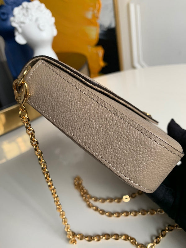 Louis Vuitton Luxury Bags 1819