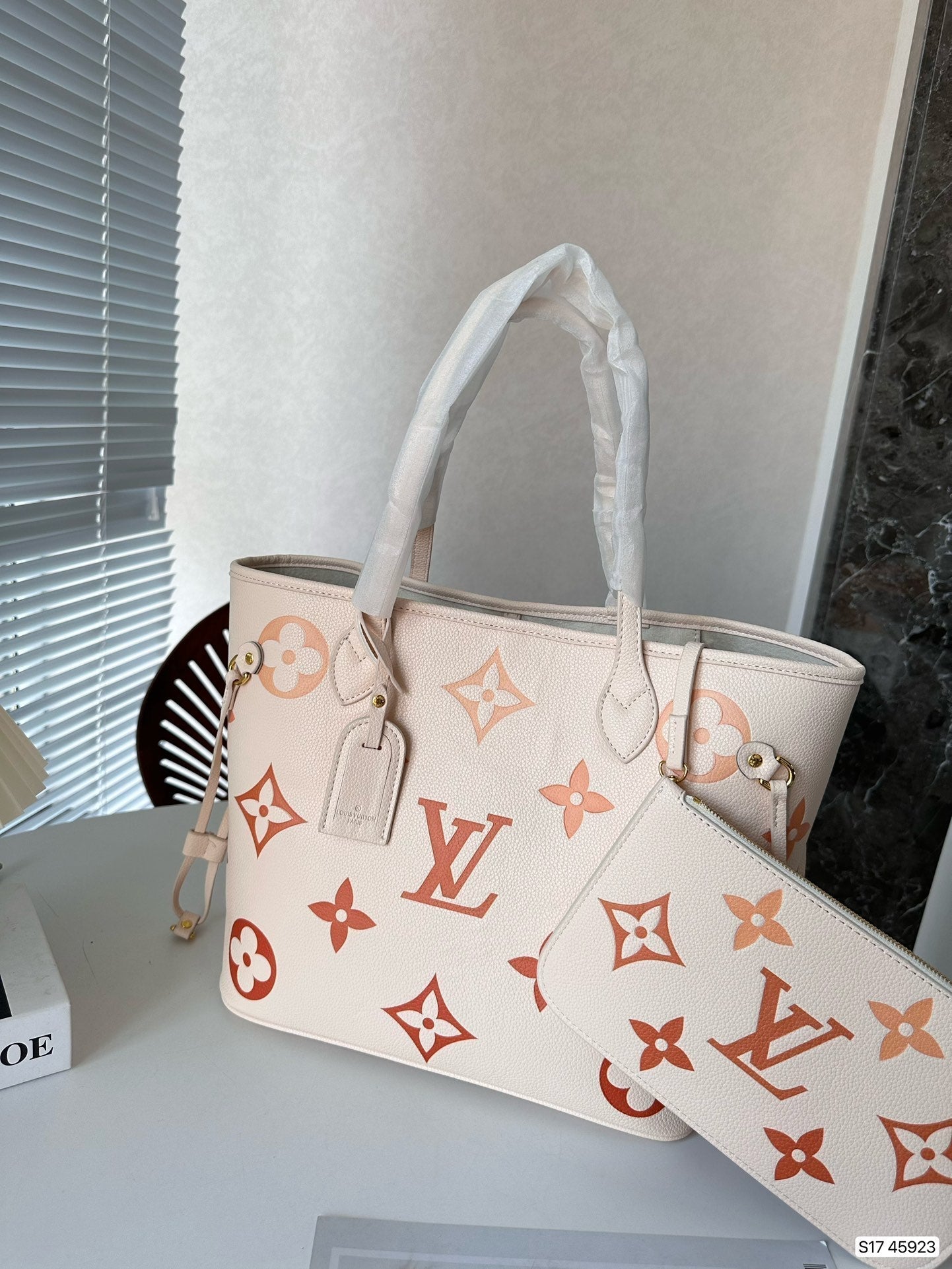 Luxury Bags Louis Vuitton  843
