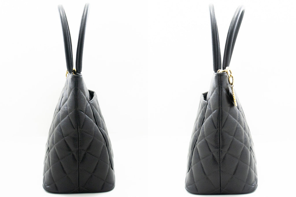 Chanel Medaillon