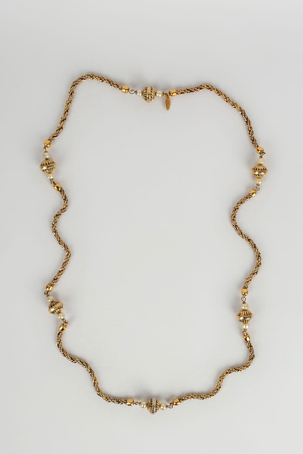 Collier dor�� Chanel 1984
