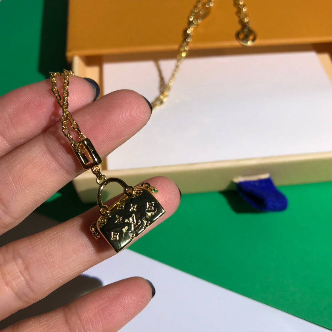 BG - Holiday Necklace louis vuitton027