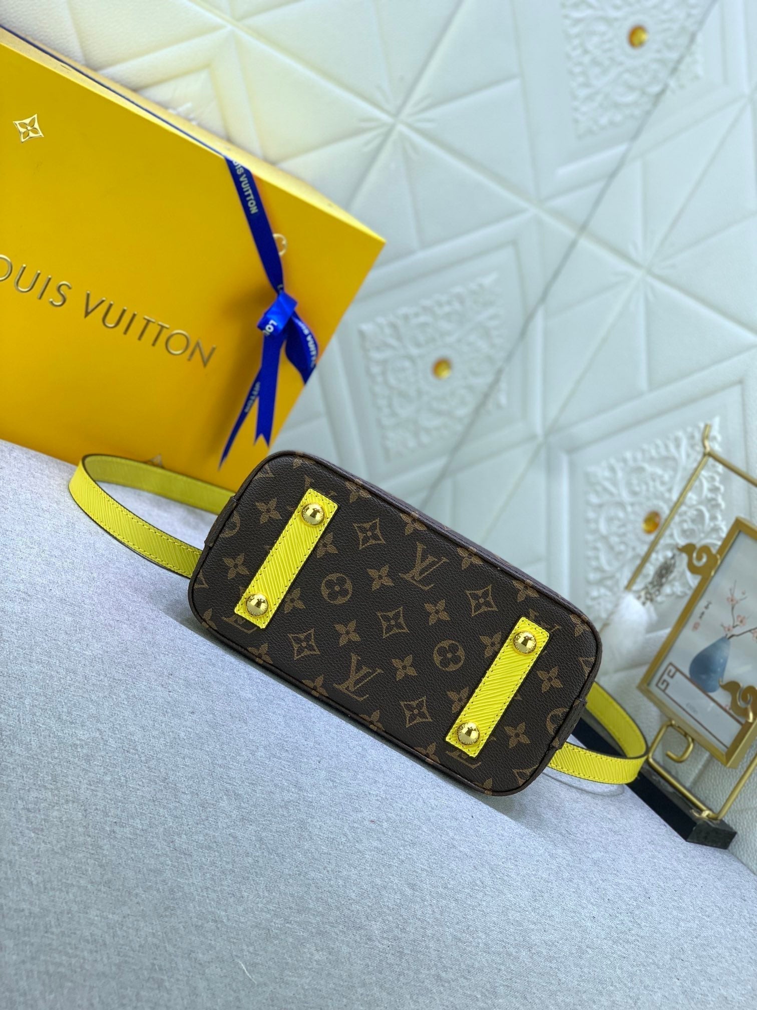 Luxury Bags Louis Vuitton  836