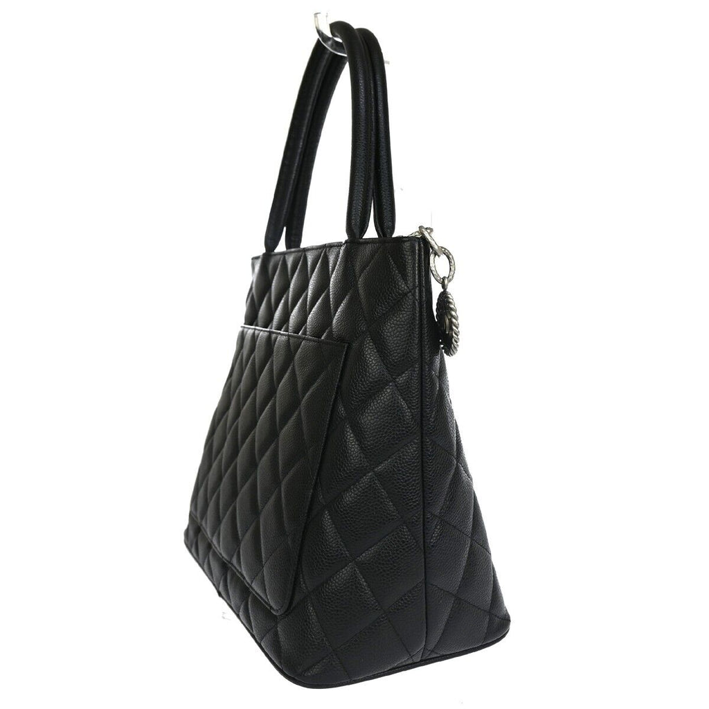 Chanel Medaillon