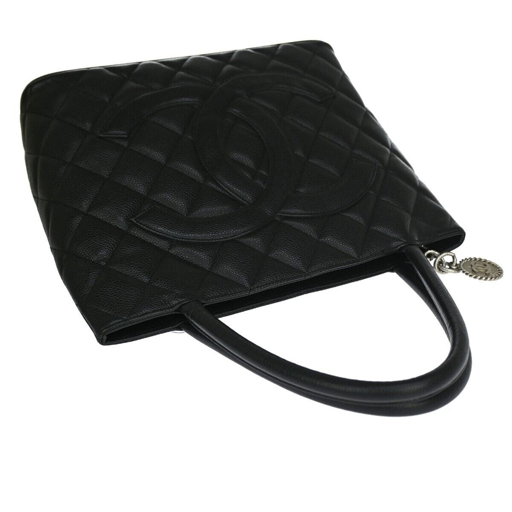 Chanel Medaillon