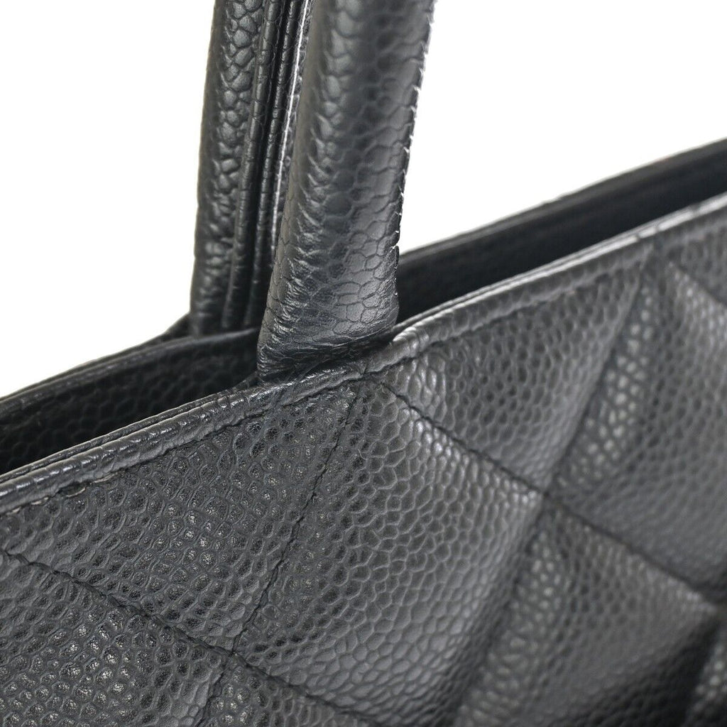 Chanel Medaillon