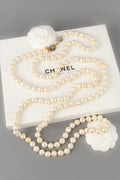 Collier / sautoir de perles nacr��es Chanel