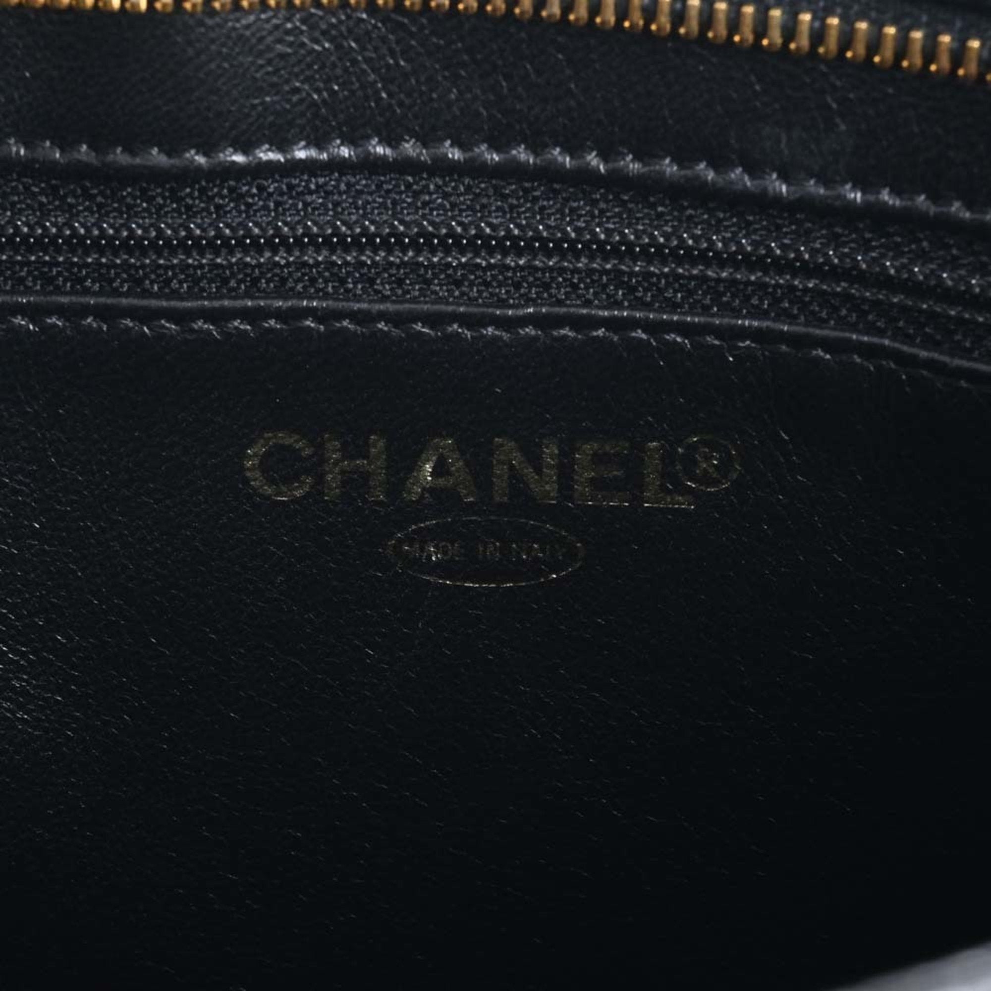 Chanel Medaillon