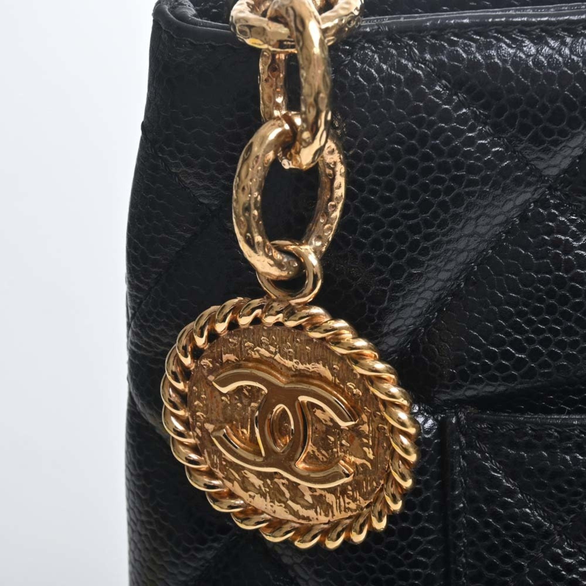 Chanel Medaillon