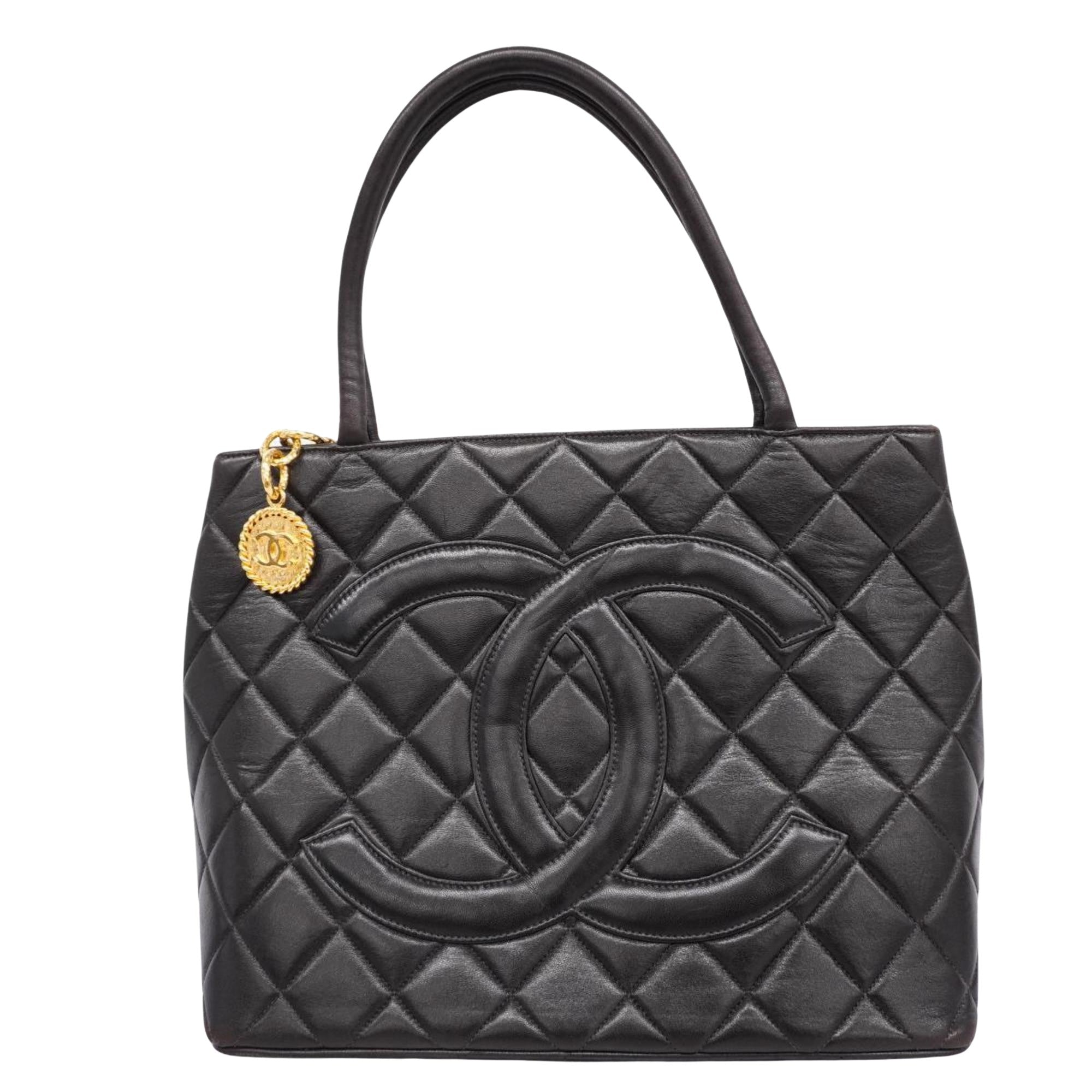 Chanel Shopping